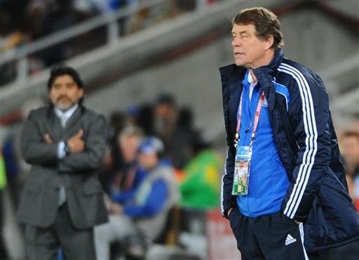 Gr&eacute;cia anuncia demiss&atilde;o do t&eacute;cnico Otto Rehhagel