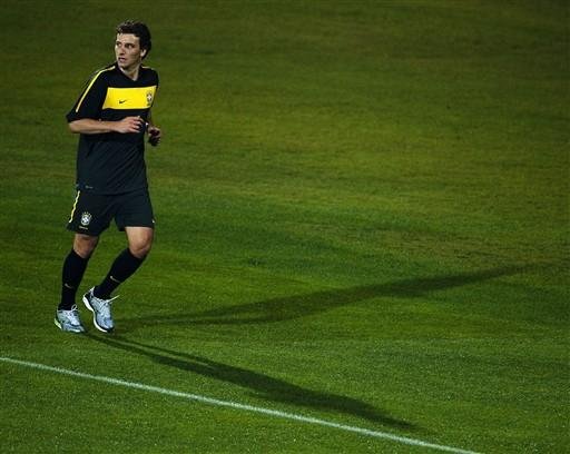 Elano n&atilde;o participou do treino com os companheiros