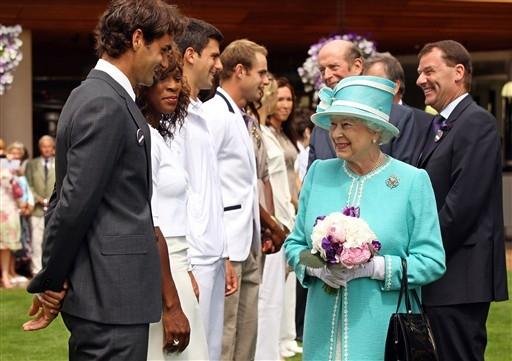 Federer e Serena cumprimentam a Rainha Elizabeth II