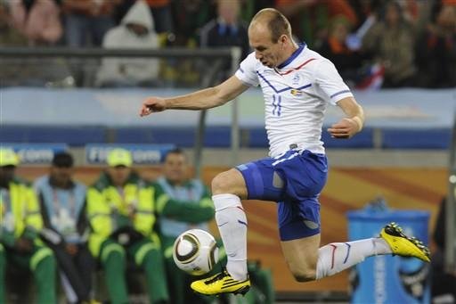 Robben se emociona por voltar a campo ap&oacute;s les&atilde;o