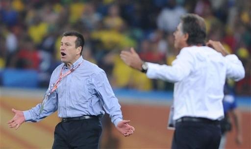 Para t&eacute;cnico, esquema defensivo portugu&ecirc;s prejudicou estilo de jogo do Brasil