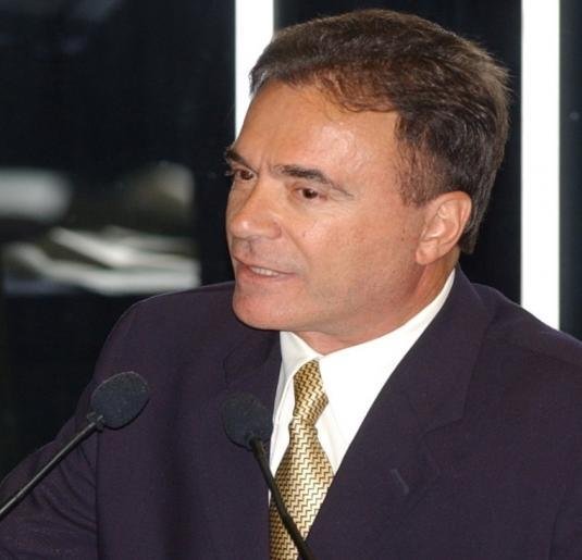 PTB aprova nome de Alvaro Dias para vice de Serra