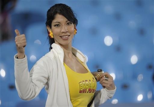 Torcedora espanhola comemora o resultado