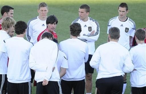 Alemanha e Inglaterra fazem cl&aacute;ssico mundial