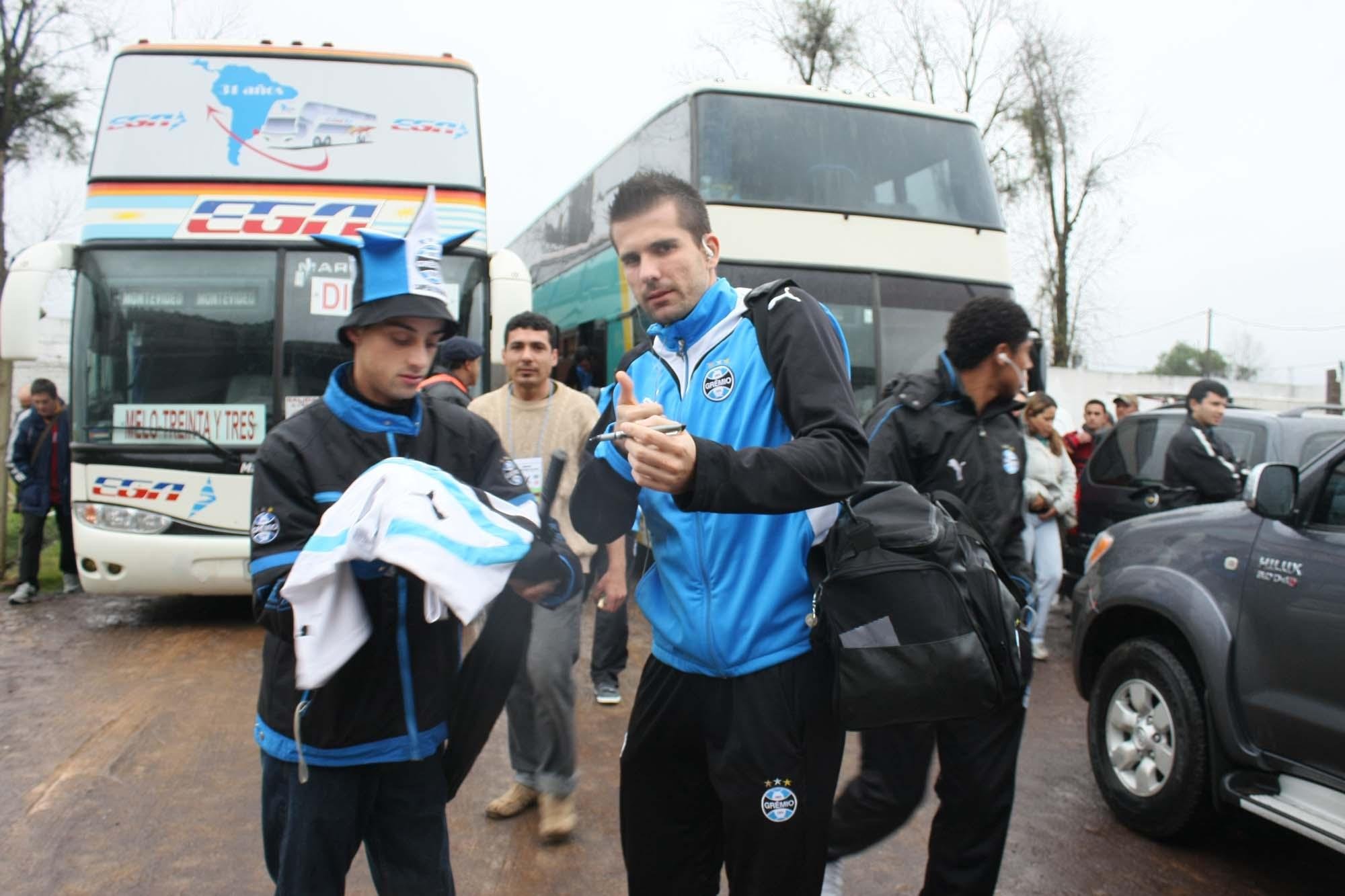 Gr&ecirc;mio enfrenta Nacional em Rivera