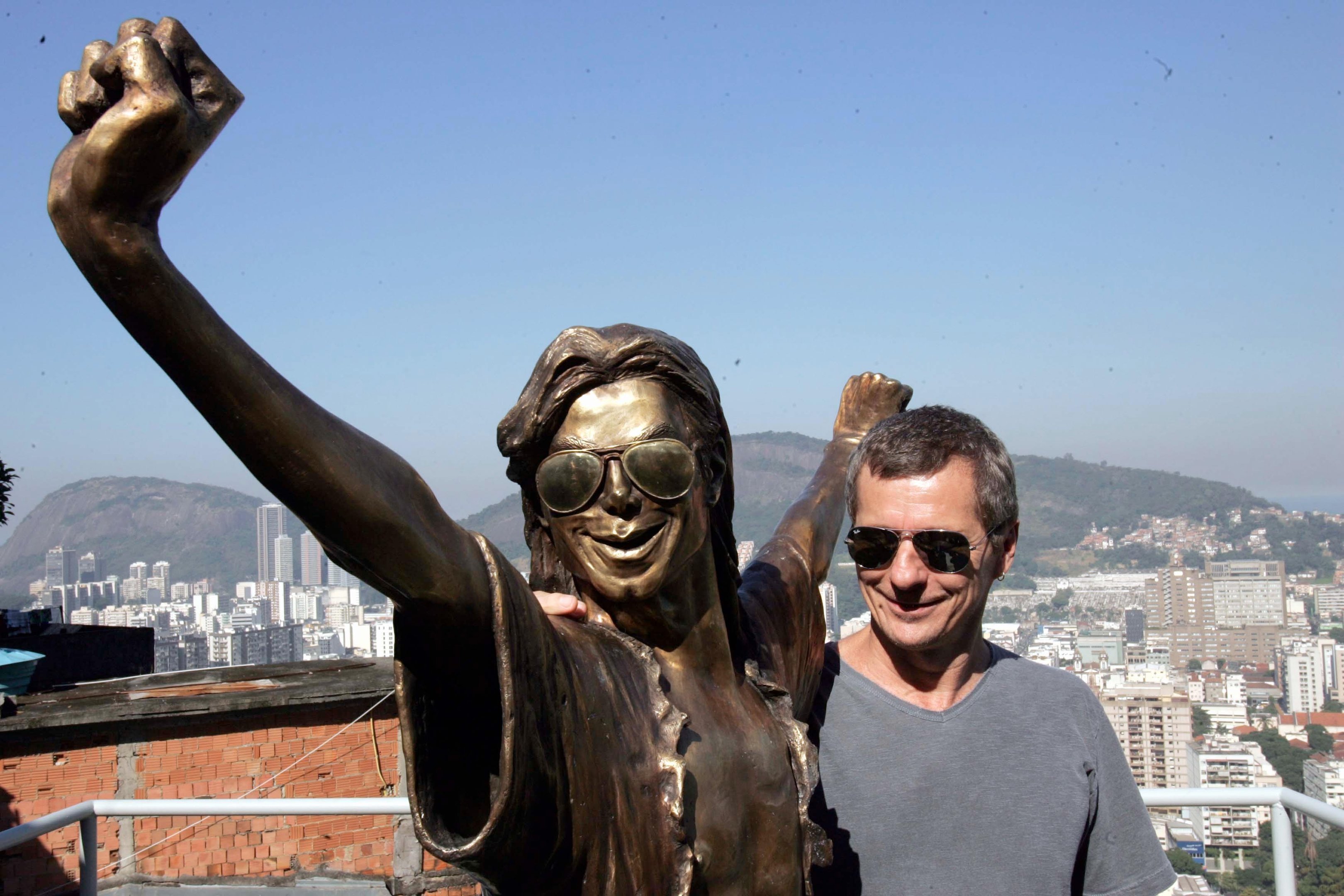 Est&aacute;tua de Michael Jackson &eacute; inaugurada no Rio