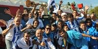 Cruzeiro chega em Porto Alegre com festa