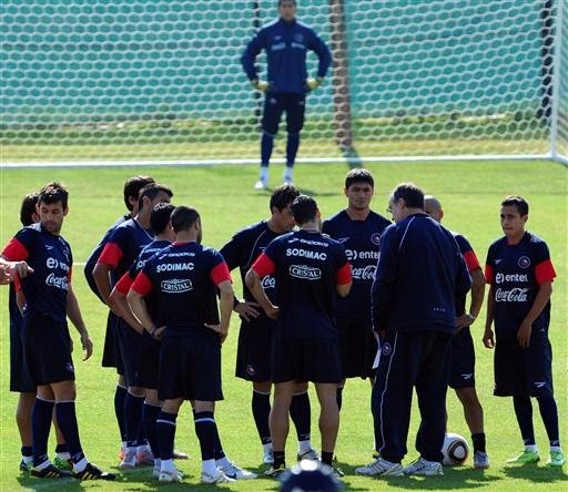 Cruyff diz que Chile joga futebol mais bonito da Copa