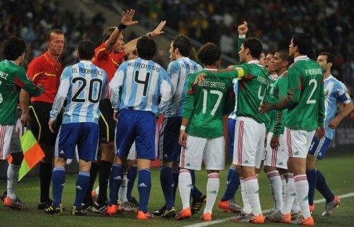 Erros de arbitragem ressuscitam pol&ecirc;mica sobre v&iacute;deo