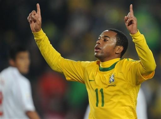 A gente vai jogar com cora&ccedil;&atilde;o na chuteira, diz Robinho