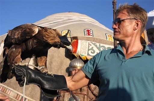 Dolph Lundgren participa de lan&ccedil;amento de festival
