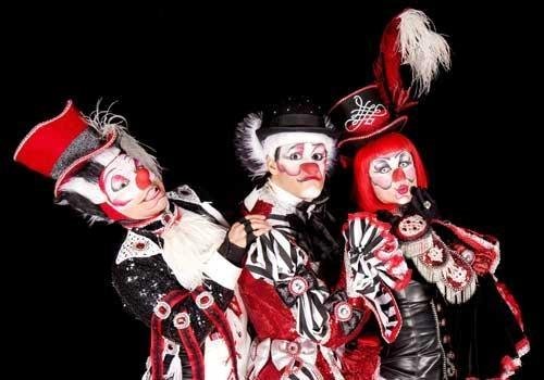 Exotique tem 16 artistas em cena, figurinos exuberantes e coreografias com comicidade