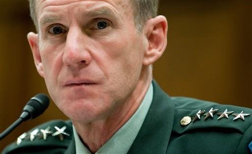 General Stanley McChrystal, afastado por Obama, vai para a reserva