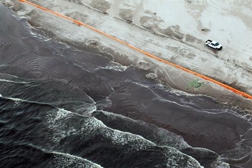 Pa&iacute;ses ofereceram b&oacute;ias de conten&ccedil;&atilde;o e coleta de petr&oacute;leo da superf&iacute;cie do mar