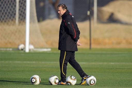 O t&eacute;cnico de Gana, Milovan Rajevac, minimiza a press&atilde;o