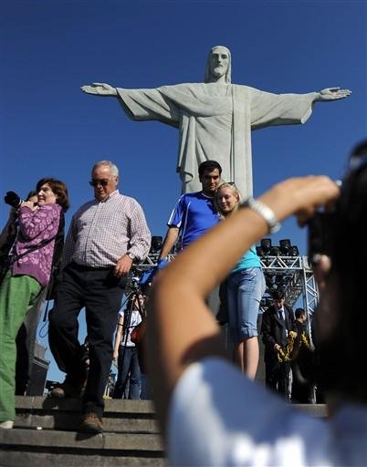 Cristo Redentor atrai millhares de turistas por dia