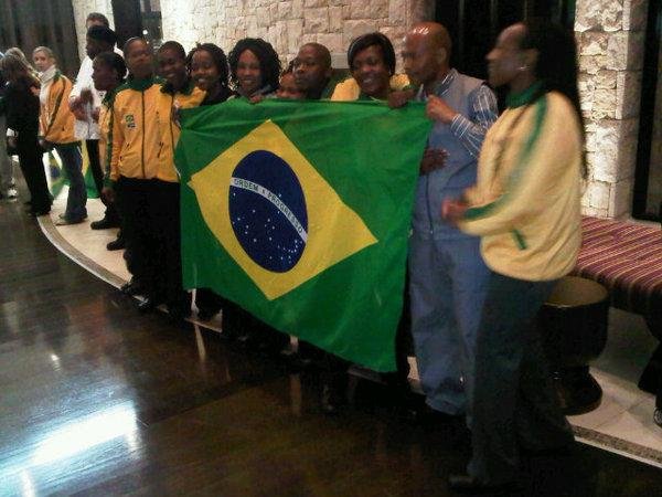 Funcion&aacute;rios mostram carinho na despedida de Johanesburgo