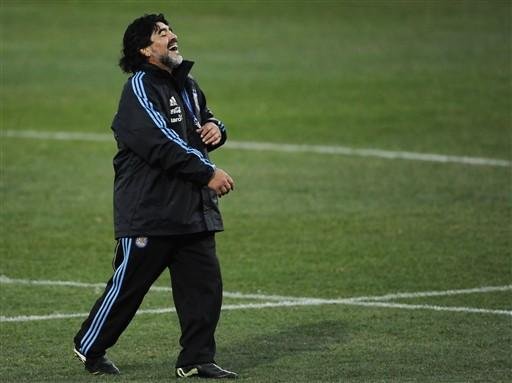 Maradona afirmou que a Argentina vai ganhar da Alemanha e isso est&aacute; deixando Schweinsteiger nervoso