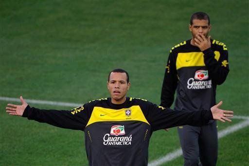 Luis Fabiano e Felipe Melo, durante uma sess&atilde;o de treinamento em Port Elizabeth