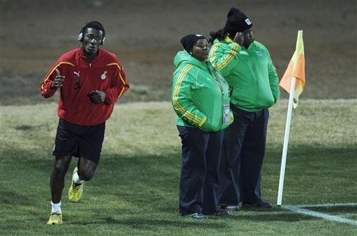 Gyan treina para enfrentar o Uruguai