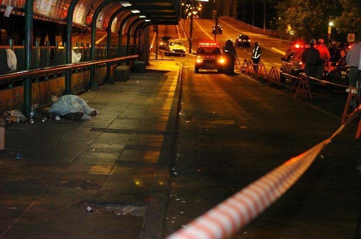 Pol&iacute;cia vai indiciar agentes p&uacute;blicos por morte de estudante em parada de &ocirc;nibus energizada