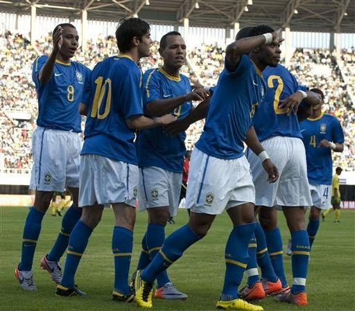 Brasil jogou de azul amistoso contra o Zimb&aacute;bue