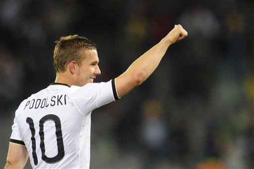 Podolski &eacute; d&uacute;vida para enfrentar a Argentina