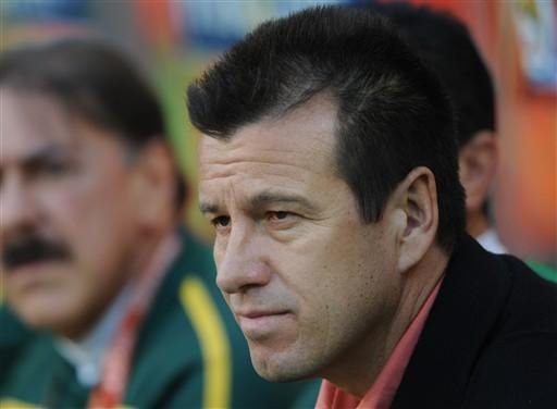 Dunga confirma sa&iacute;da da Sele&ccedil;&atilde;o em entrevista coletiva