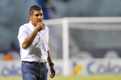 Silas trocar&aacute; cinco jogadores na partida contra o Vasco 