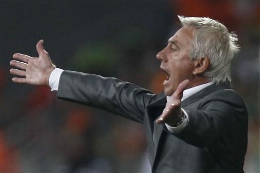 Felipe Melo deveria ter vergonha do que fez, diz t&eacute;cnico holand&ecirc;s