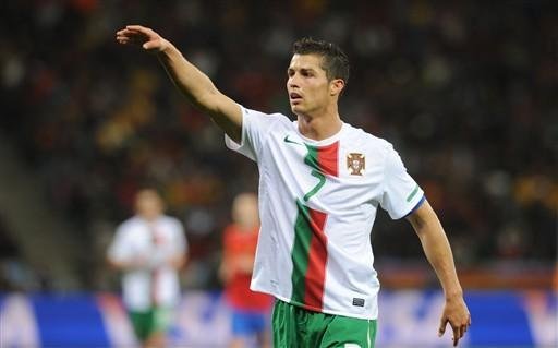 Pelo Facebook, Cristiano Ronaldo anuncia que &eacute; pai