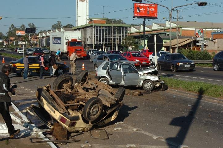 Falha em sinaleira pode ter sido respons&aacute;vel por acidente na BR-116