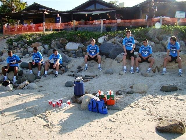 Parte da delega&ccedil;&atilde;o do Gr&ecirc;mio treinou na praia neste domingo