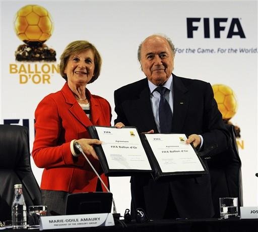 Fifa e France Football unem pr&ecirc;mios de jogador Fifa e Bola de Ouro