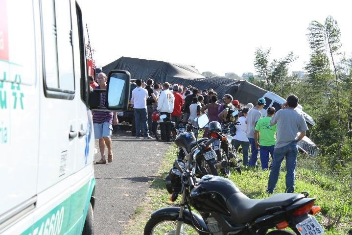 Colis&atilde;o envolveu um caminh&atilde;o e dois autom&oacute;veis de passeio