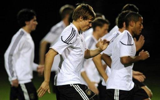 Alemanha treina completa para partida contra a Espanha