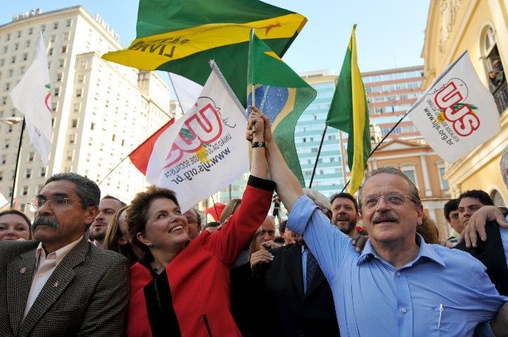 Aglomera&ccedil;&atilde;o faz Dilma mudar roteiro em Porto Alegre