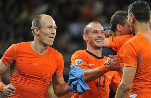 Sneijder comanda e Holanda vai &agrave; final da Copa