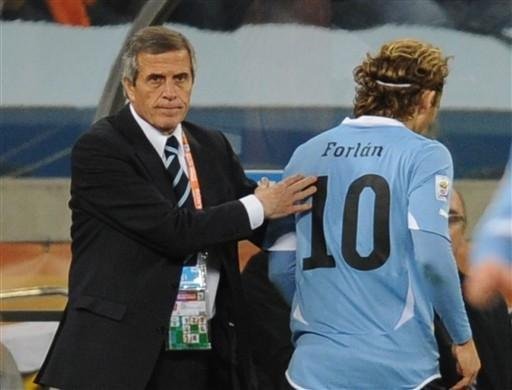 Tab&aacute;rez demonstra orgulho por seus jogadores