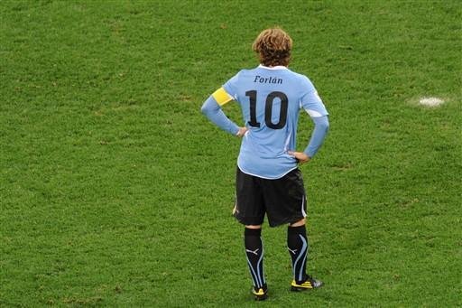Forl&aacute;n jogou com problema muscular contra Holanda 