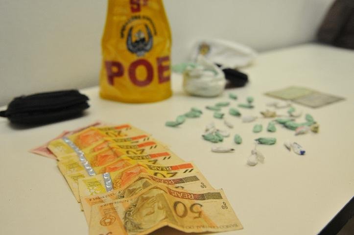 Pol&iacute;cia fecha centro de distribui&ccedil;&atilde;o de drogas na Capital