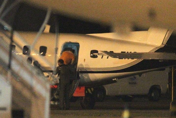 Dupla embarca para Minas Gerais no aeroporto de Santos Dumond