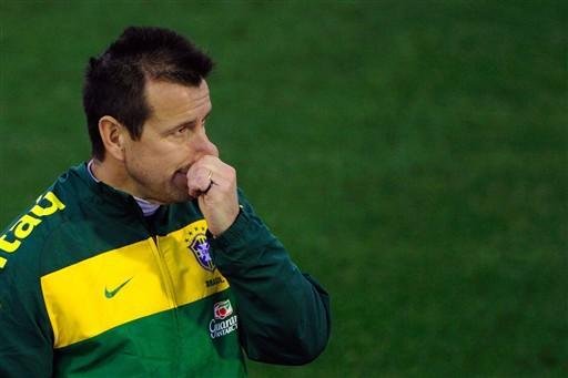 Dunga isentou Felipe Melo da elimina&ccedil;&atilde;o do Brasil na Copa