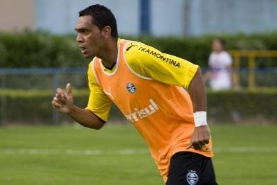 Jogador trabalhou nas f&eacute;rias visando o segundo semestre