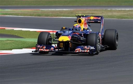 Mark Webber, da Red Bull, lidera segundo treino livre na Inglaterra