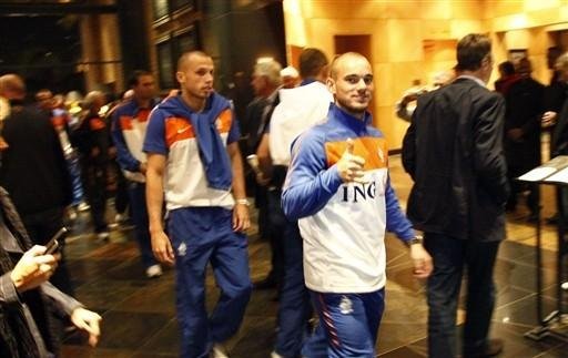 Sneijder pode encerrar temporada com quatro t&iacute;tulos