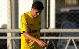 Magr&atilde;o busca recupera&ccedil;&atilde;o desde sua cirurgia no joelho