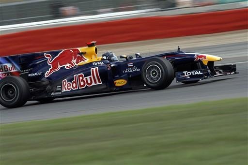 Vettel larga na frente no GP da Inglaterra