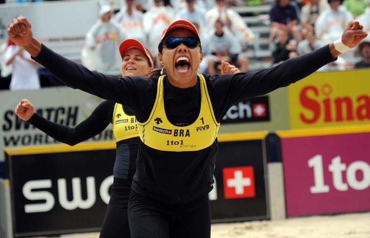 Juliana e Larissa levam o ouro na Su&iacute;&ccedil;a