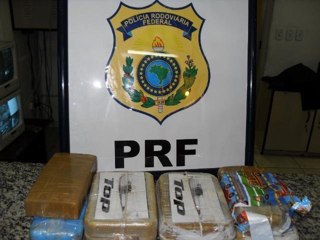 PRF apreende 8 kg de drogas em &ocirc;nibus em Uruguaiana